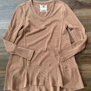 Anthropologie Cupio Long Sleeve Cold Shoulder Keyhole Lightweight shirt small